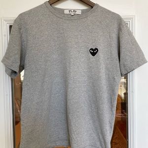 CDG comme des garcons play t shirt mens fits Large